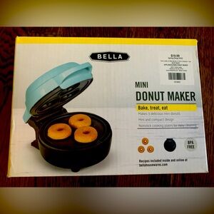 Bella Mini Donut Maker, NWT, Makes 4 Doughnuts